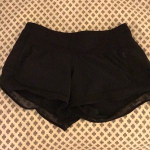 Lululemon mind over miles black shorts sz 6